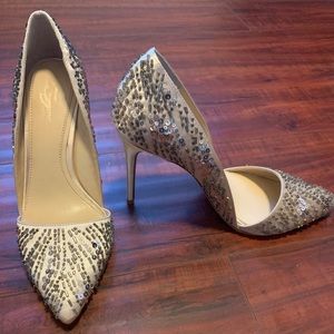 Vince Camuto heels 6.5